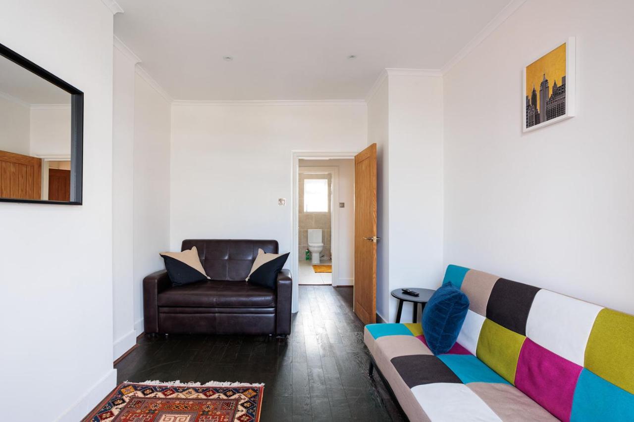 Entire Luxurious Flat Sleeps 4 Persons Appartement Londen Buitenkant foto