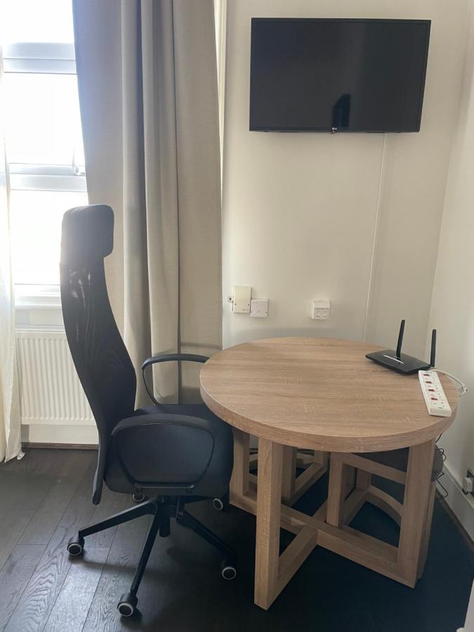Entire Luxurious Flat Sleeps 4 Persons Appartement Londen Buitenkant foto
