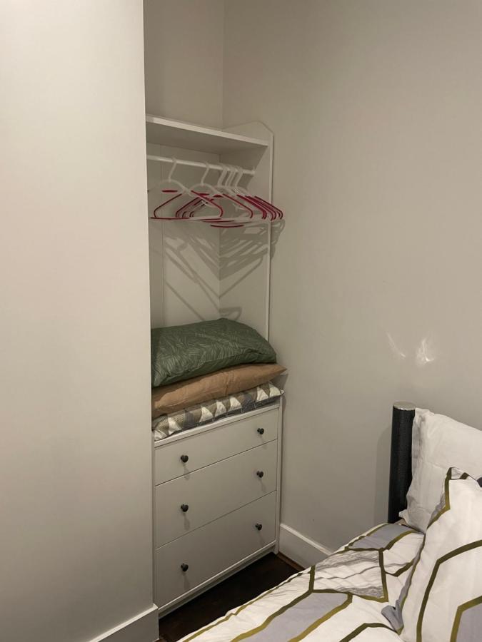 Entire Luxurious Flat Sleeps 4 Persons Appartement Londen Buitenkant foto